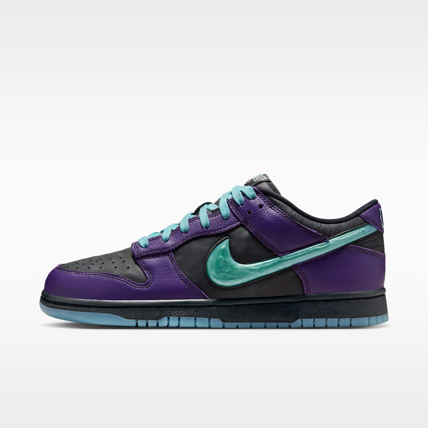 Nike Dunk Low Retro Limited Shoes. Nike JP